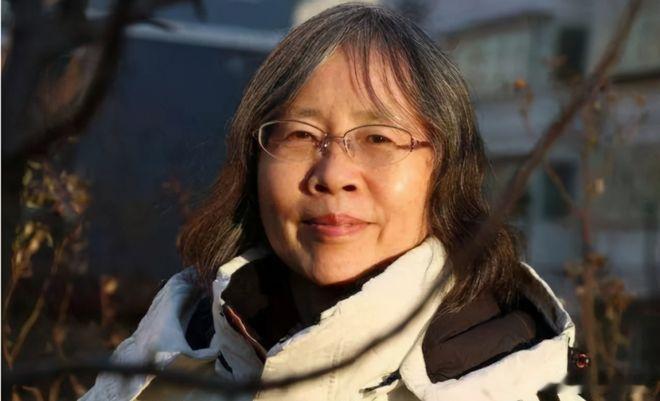 【中国作家残雪登顶诺贝尔文学奖赔率榜，热度超村上春树】残雪不用手机微信每天手写八