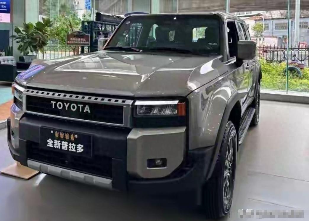 一台曾经加价5万都抢不到的汉兰达，现在优惠10万，一个月只卖了4500台。这不