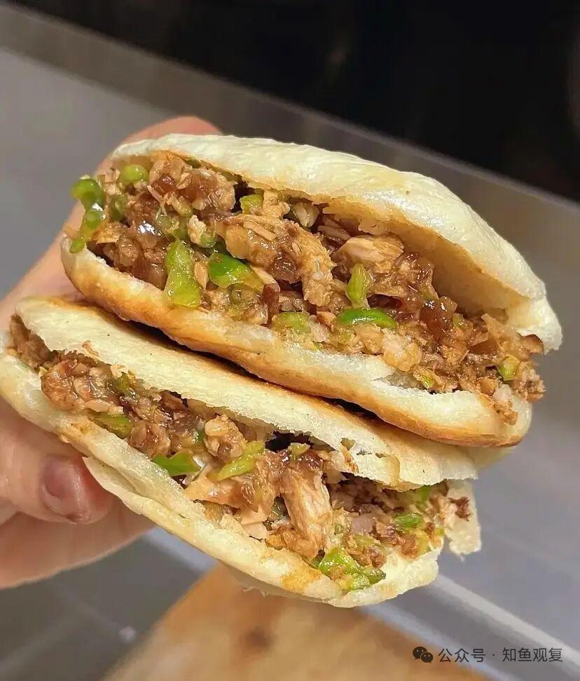 明明是“馍夹肉”，为什么偏偏叫“肉夹馍”？肉眼可见是馍裹着肉，名字却叫“肉夹