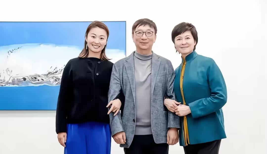 罗京走时，满屏“天妒英才”；李咏走时，一句“永失我爱”；敬一丹走时，她女儿只