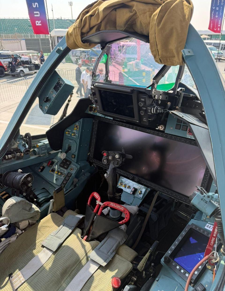 迪拜航展图1是苏57的座舱图2是杰哥拍的f35座舱烽火问鼎计划​​​