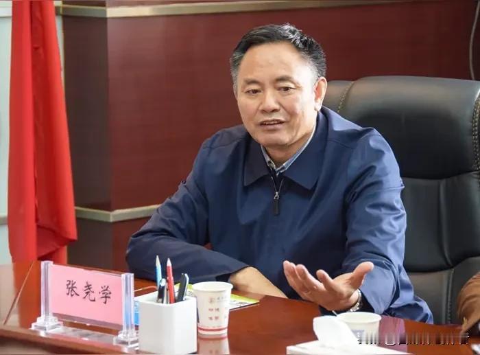 学界精英跌落神坛，名利场中守不住本心终会自食恶果一纸公示落下，昔日受人敬重