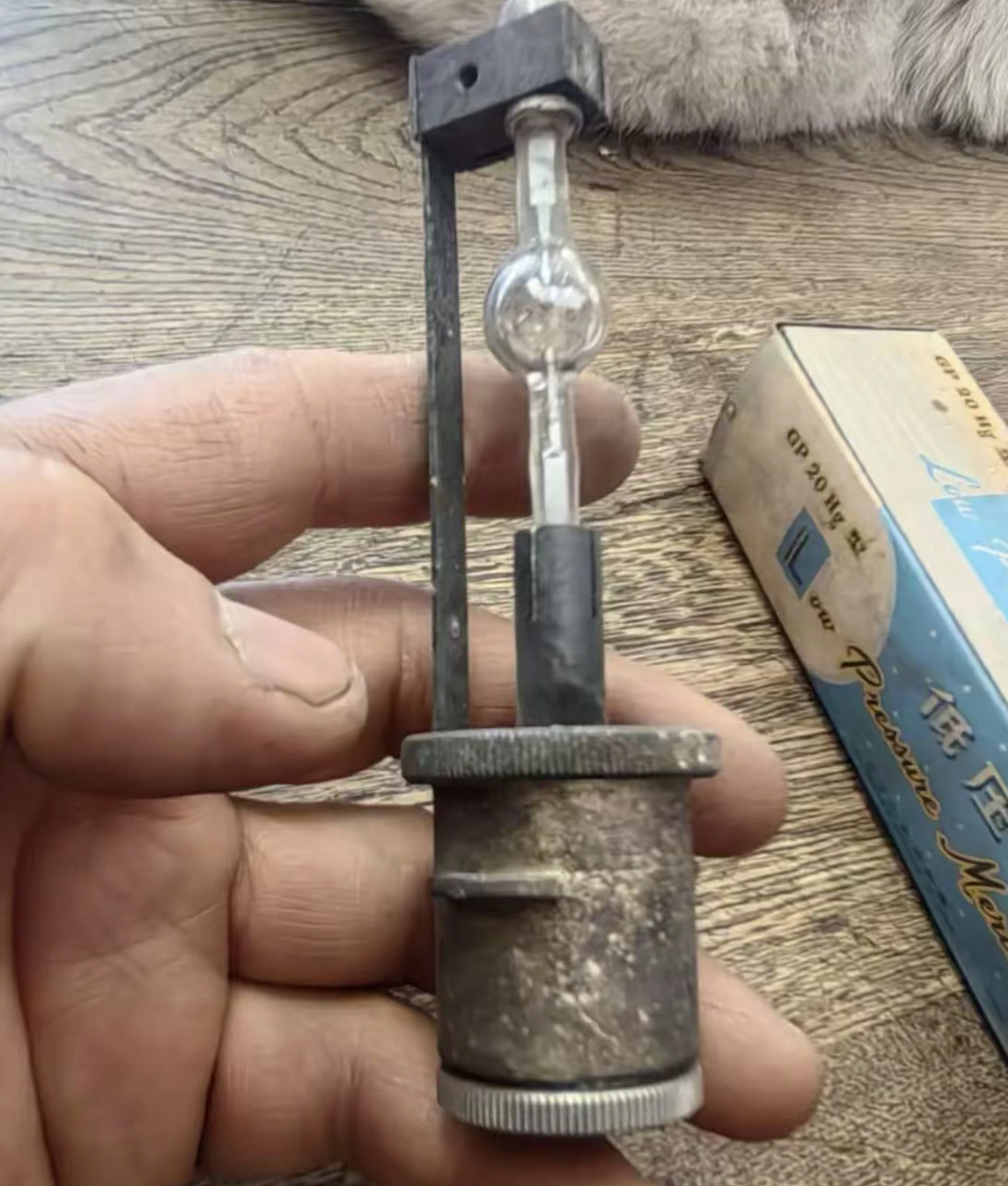 农村老家翻出来一个这东西，研究半天不知道干嘛的，有人认识吗？
