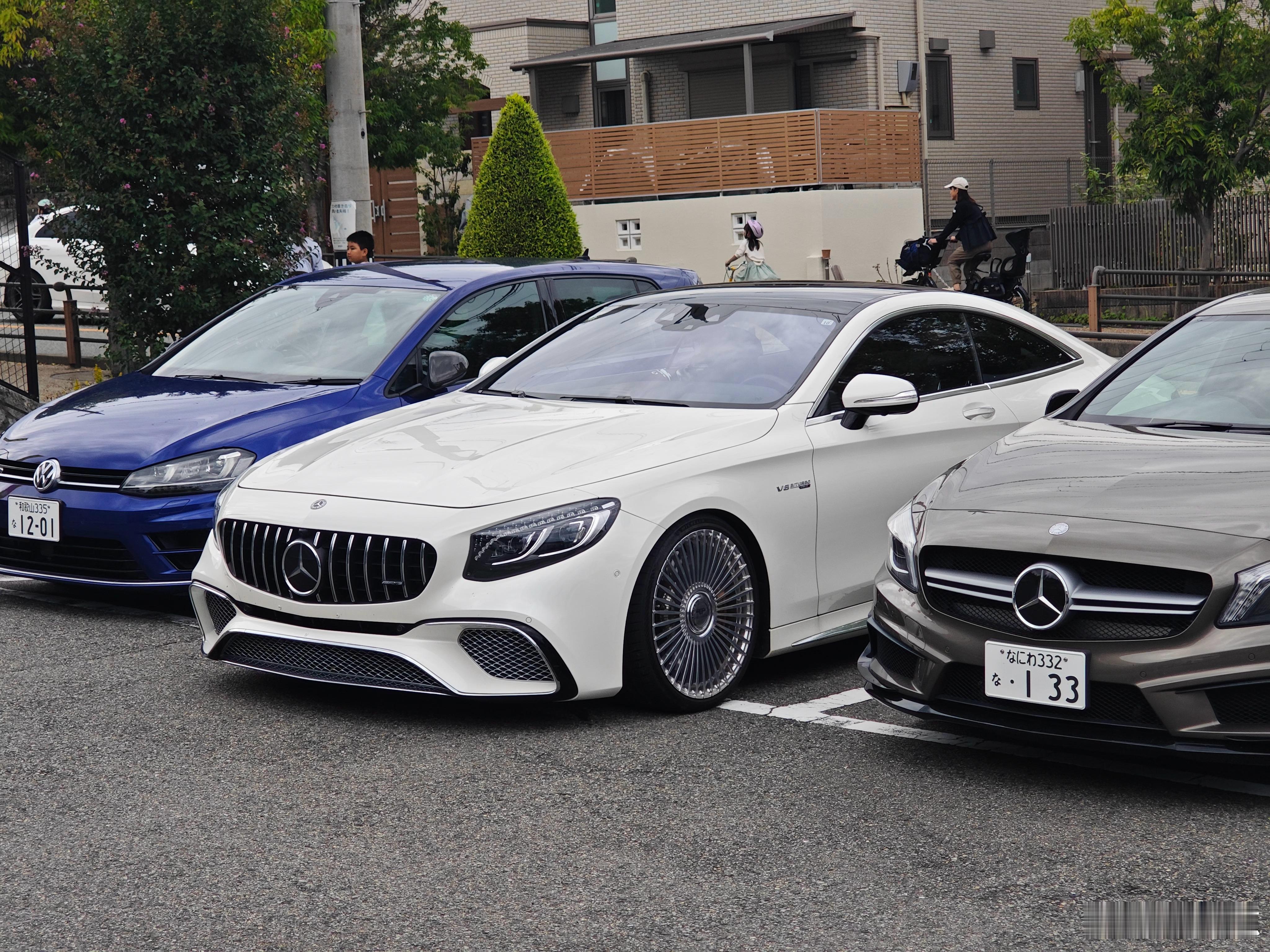 型车街拍偶遇末代奔驰AMGS63Coupé。优美的大型双门轿跑，其实