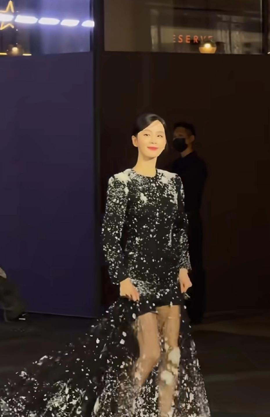 感觉刘诗诗穿什么样的高定礼服都能衬托出她的美！这么多年礼服从来都很得体，没有过分