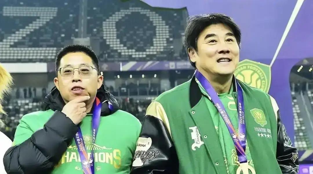 年薪涨三成却当场翻脸徐正源把国安的合同拍在桌上，扭头就走。不是钱少，是那条