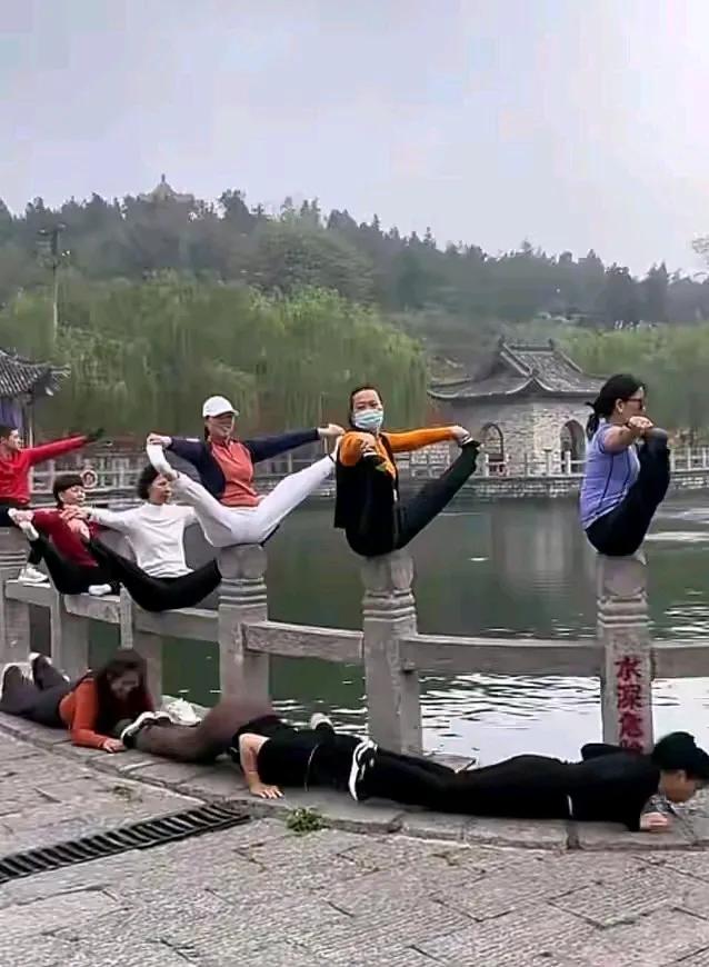 玩点啥不行啊，非要出这种洋相，恶心死了。