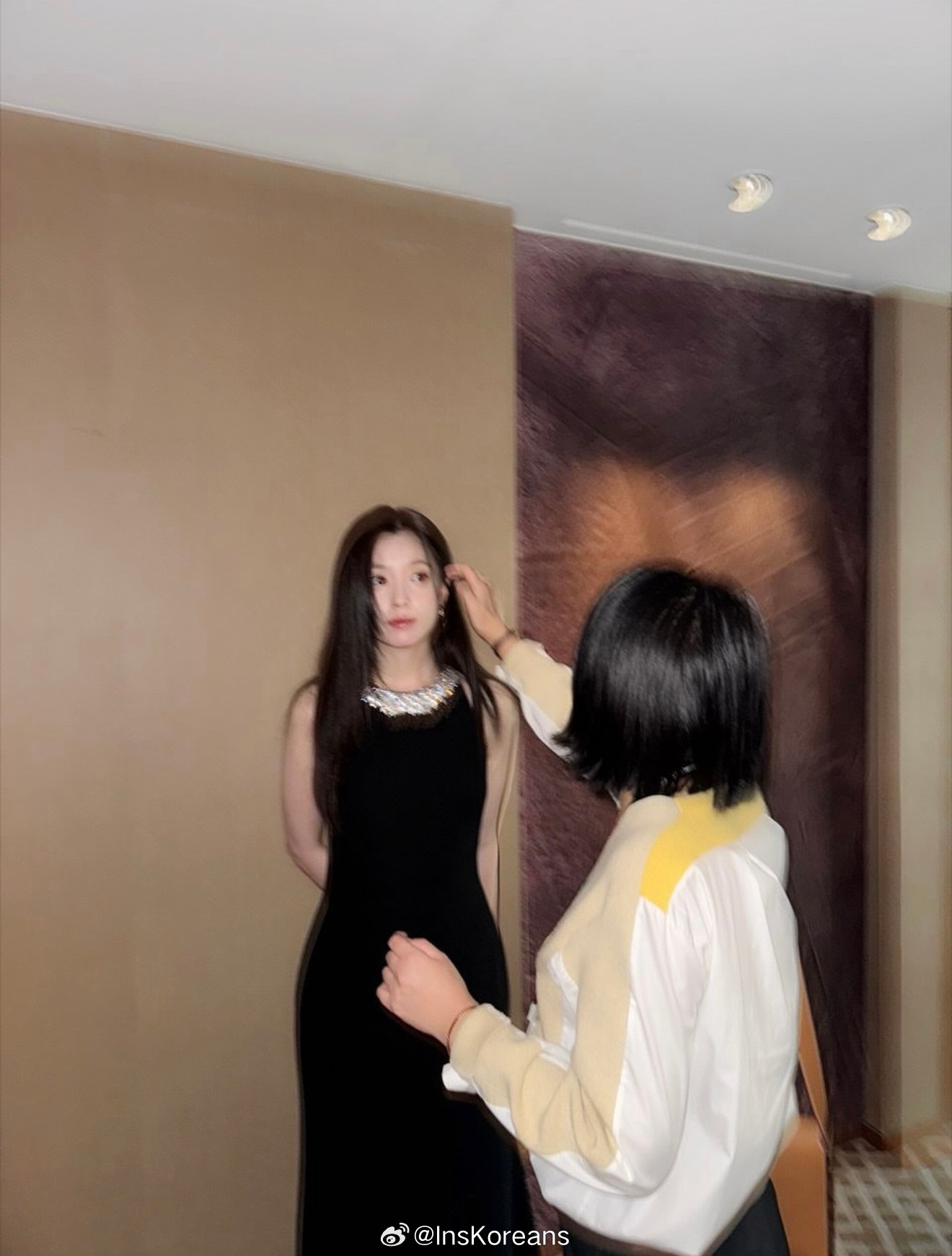 韩孝周韩孝周釜山电影节新造型如果不是遮脸的长发型是发髻会更典雅​​​