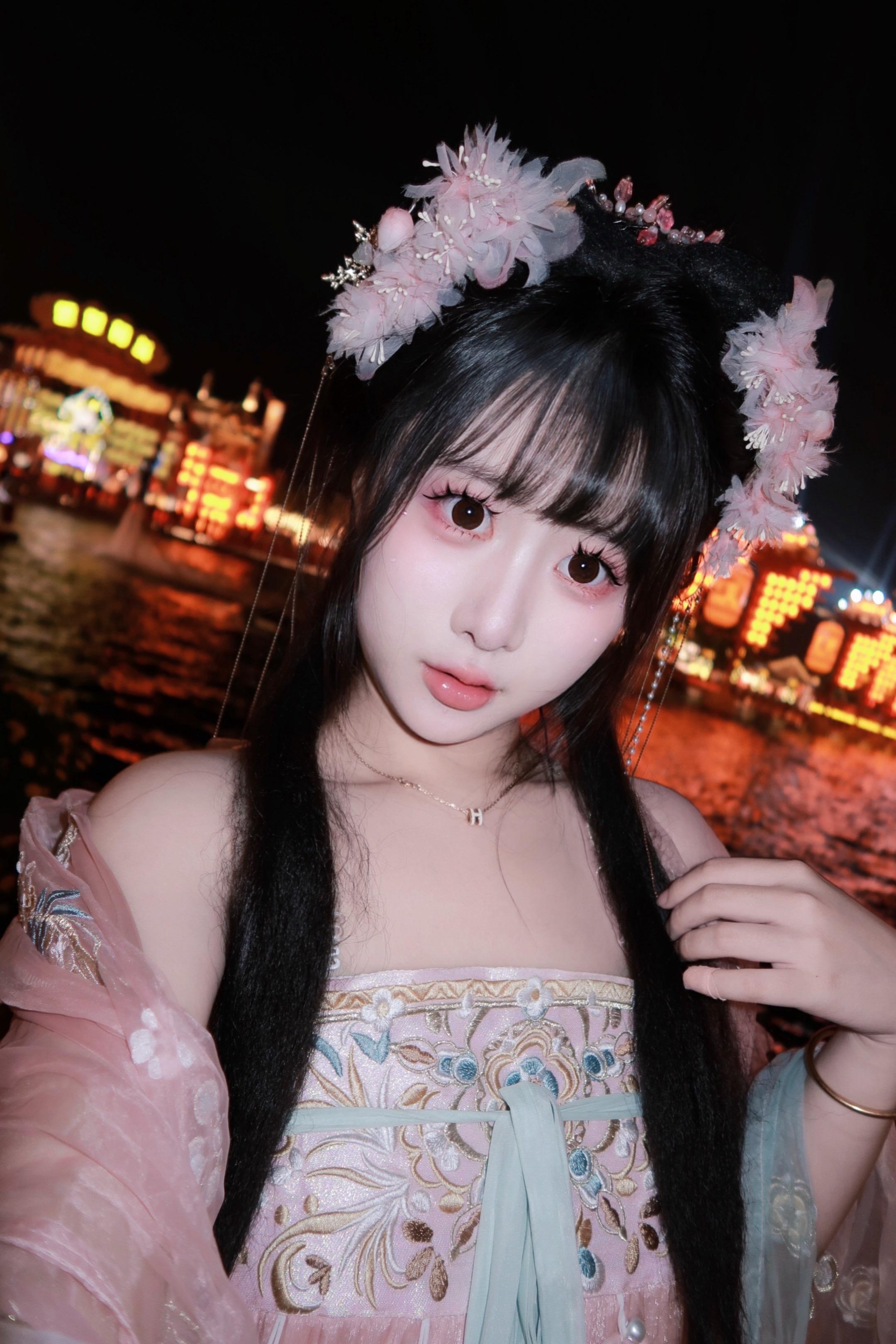你也会夸她可爱是吗？ 算了我不问了⣠⠛⠛⣄⣠⠶⠛⠛⠛⠶⣄⣠⠛⠛⣄ ⢿　...