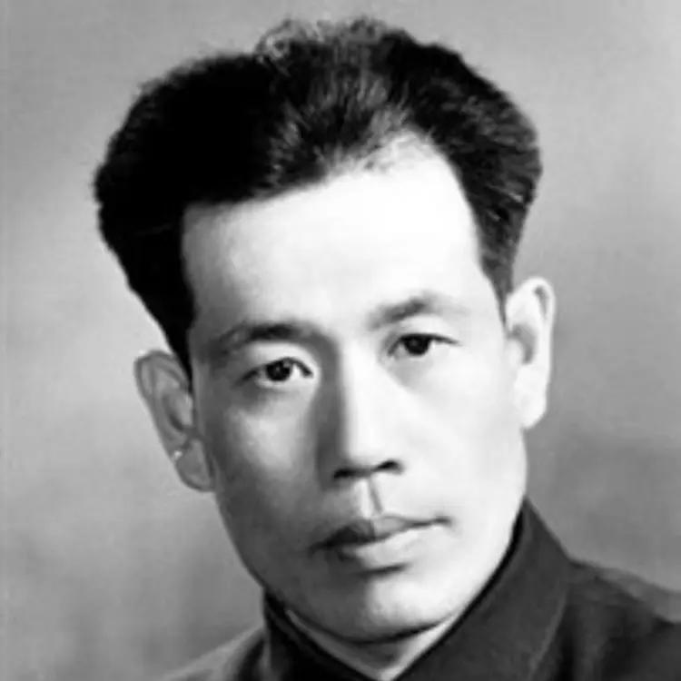 配角之王任颐：从坦克兵到银幕硬汉，一生甘当绿叶映红花任颐，原名任保霆（19