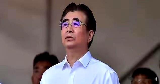 当一个14岁孩子在巴萨披上训练服时，话题炸了。2026年6月3日，李昊炎签下拉