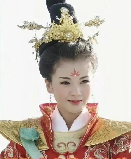 原来林心如才是妈祖的第一人选，可惜妈祖没同意！2012年，古装神话剧《妈祖》开