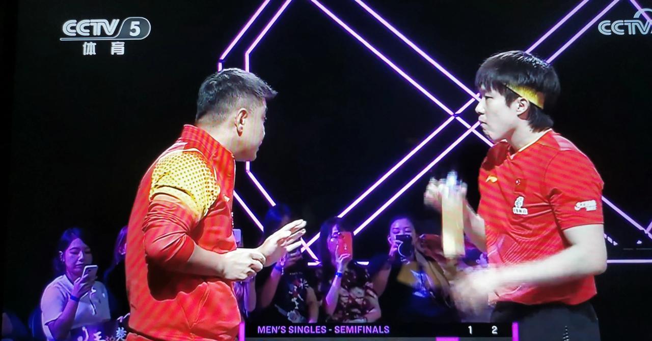 打到第三局，王楚钦已经是3-0，而且第三局甚至是一个悬殊的11-1。这不是莫雷