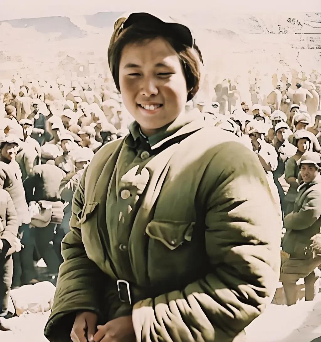 你一定想不到，照片里的这位女战士就是电视剧《西游记》的总导演杨洁！照片中的她穿