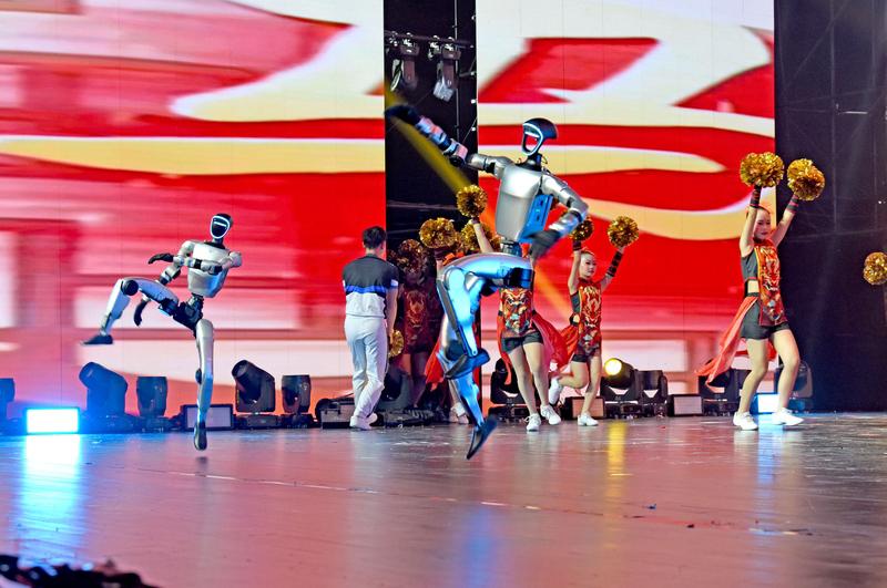 2026马年春晚，64岁的蔡明时隔7年再度登台，这可是她第28次上春晚。不过她接