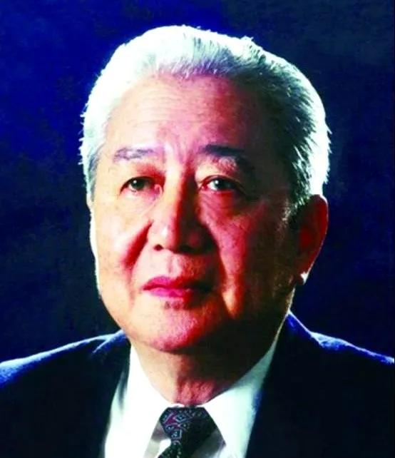 2001年中美贸易战刚开始，国内工厂生产的化工原料突然被美国卡脖子。他们悄悄改了