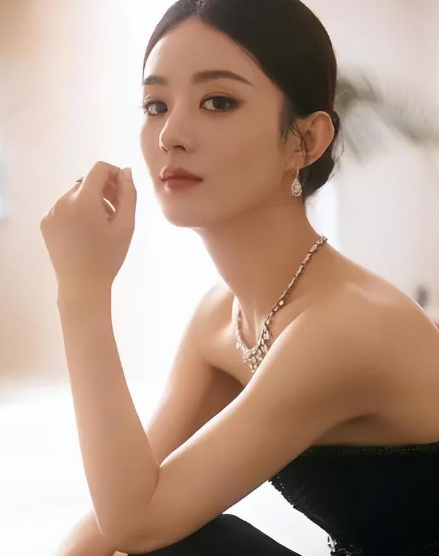 2014年，吴奇隆成立公司，要赵丽颖出10万元，给她1%的股份，赵丽颖碍于情面就