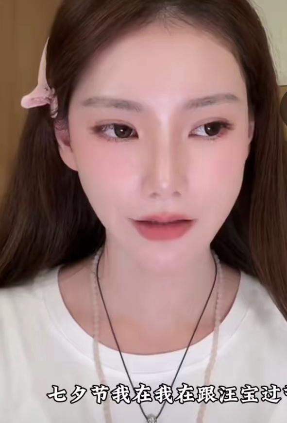 有网友问马筱梅今年的七夕节是怎么过的？她说自己跟儿子就待在家！按理今年的七夕节