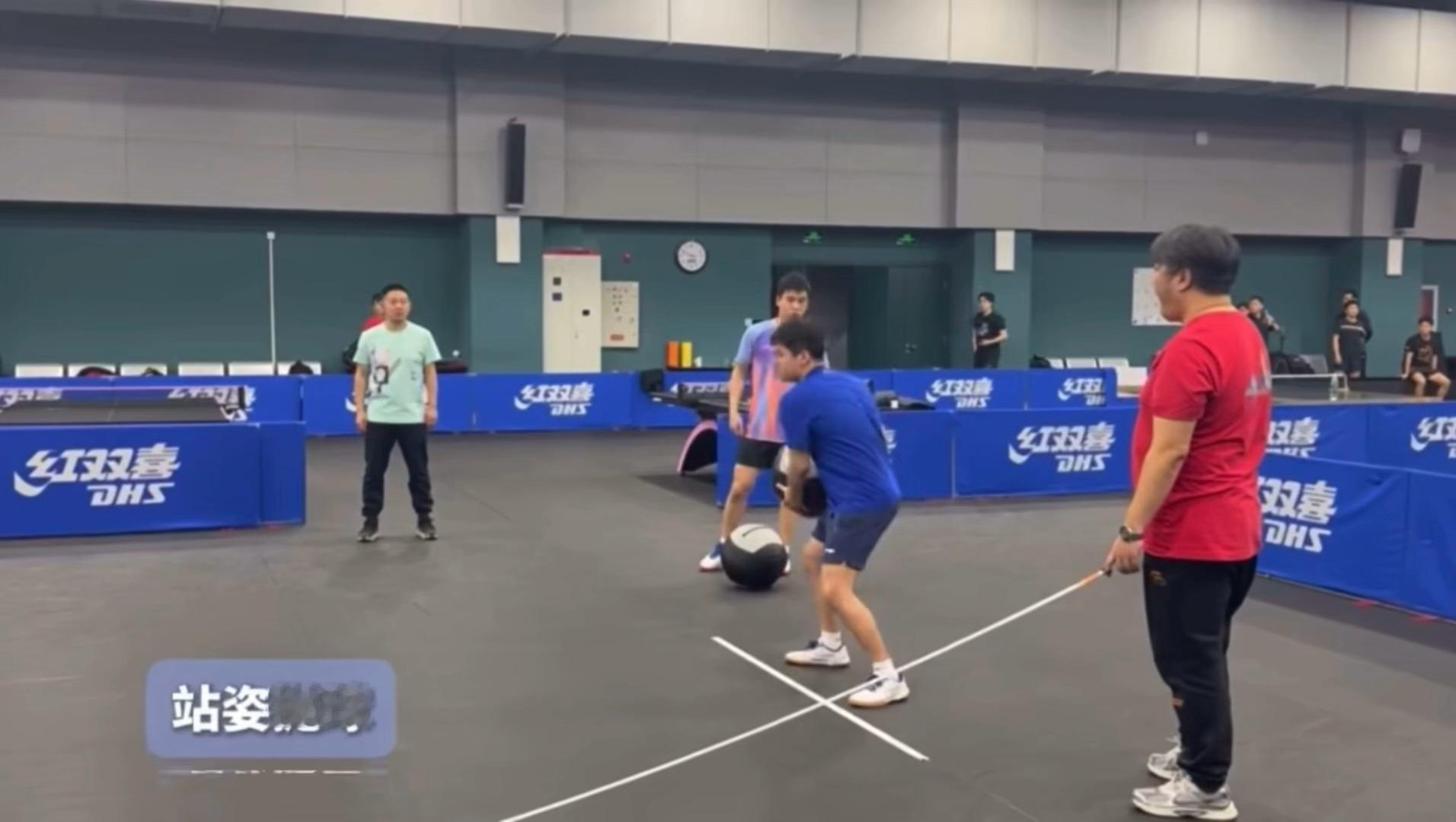 发现后面有个王哥