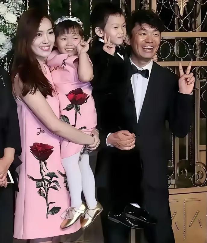 当年马蓉心气很高，打心底觉得王宝强配不上自己。觉得自己外形出众，不甘心跟王宝强过