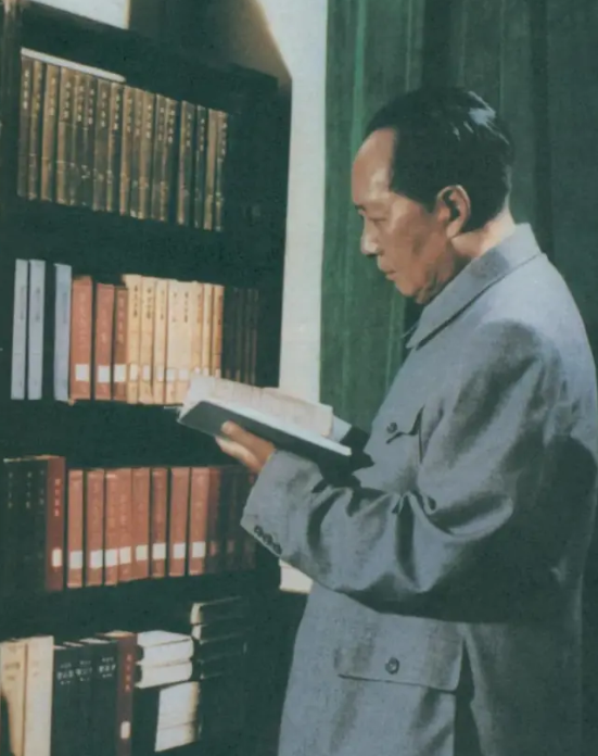 1960年除夕，毛主席吃了一道葱花饼，没多久，厨师就被下令：“以后不许再做“大饼