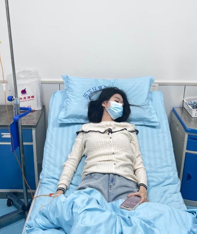一个17岁的女孩，因为拉肚子去医院，结果肠镜一做，医生沉默了。从肛门口到整个结肠