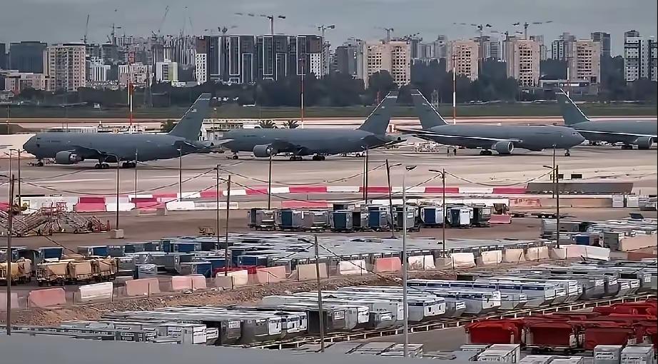 有网友说，以色列机场停满了美国飞机，真替伊朗着急，这么多飞机怎么就不给他轰炸一下