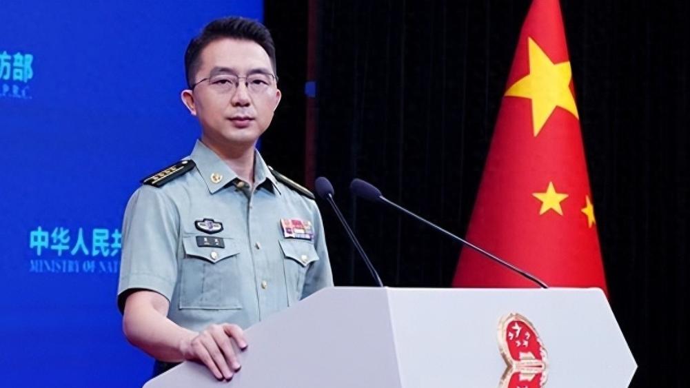南海管控全线升级，历史性一幕上演：我军舰直接坐镇菲律宾玄关，马尼拉门户被封死。菲
