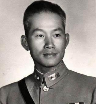 1980年，邱行湘去台湾探亲，回国前，蒋纬国给了他一大笔钱，邱行湘却说:“我这次