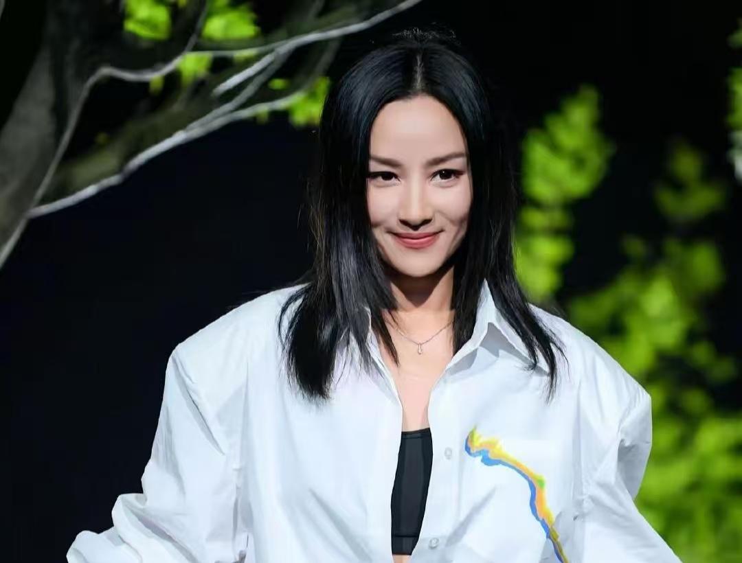 瞿颖经纪人，在线求饶！3月16日下午，瞿颖经纪人徐恒突然在微博发了一条“求救