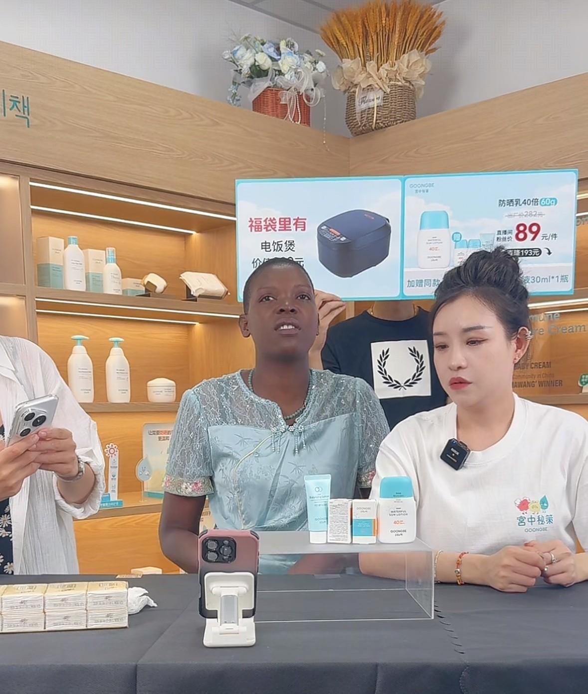 刷到这样的直播间，我沉默了！卖成人防晒美白产品我忍了，现在又来卖儿童护肤品，
