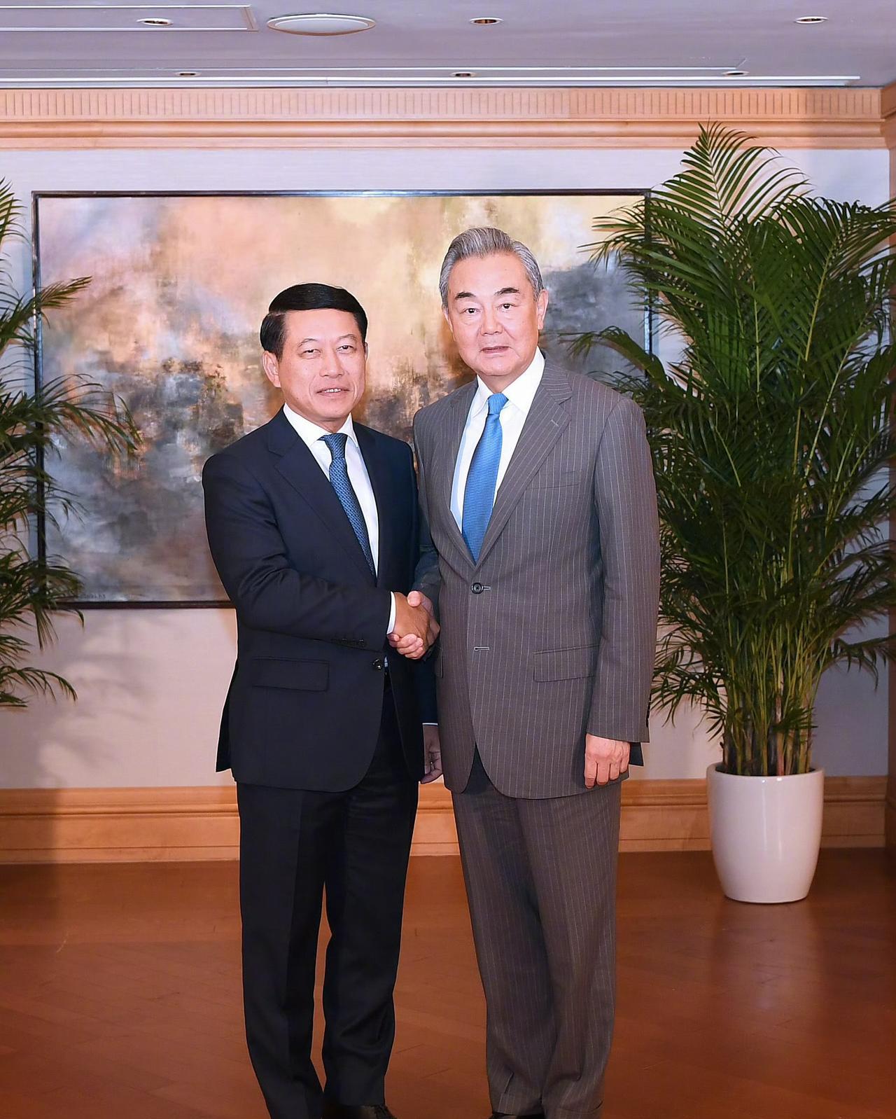 中国和老挝谈妥了5月30日，外交部长王毅会见出席活动的老挝副总理沙伦赛。中国