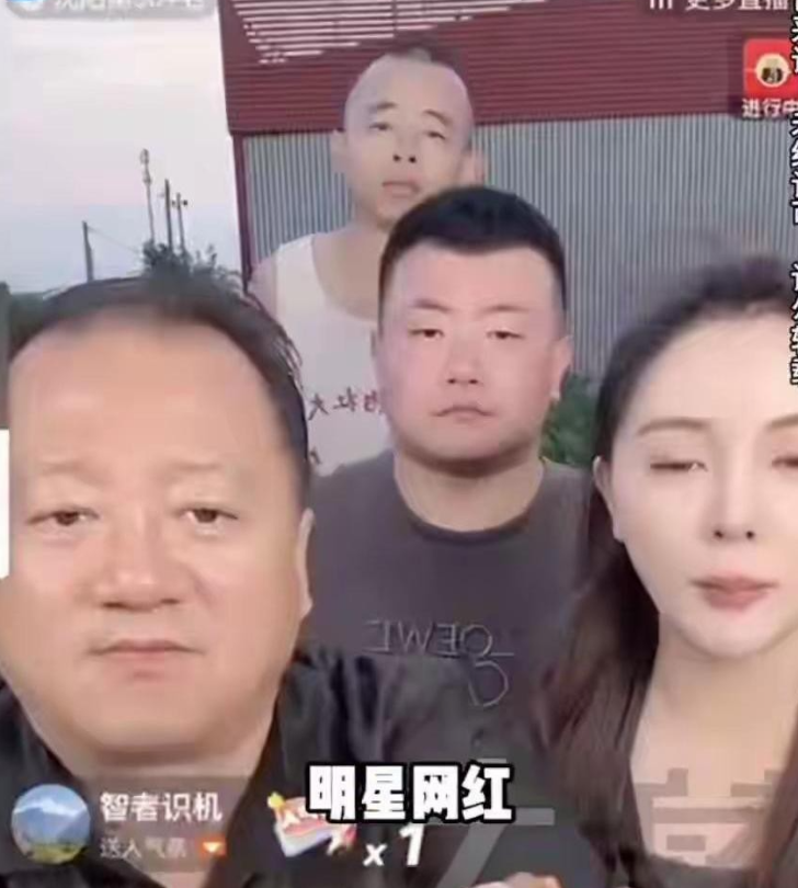 “谢广坤”的扮演者唐鉴军，直播带货翻车了。商家付了5万坑位费，合同保证卖400