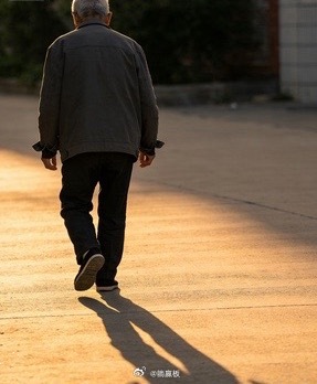 一位退休老人非常现实的忠告：如果你有退休金，还有三四十万存款，那听我一个建议：第