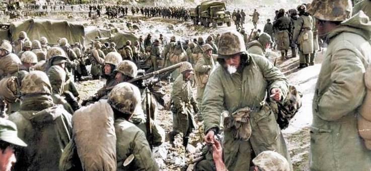 🌞1951年，一群志愿军战士在撤退时，猛然发现眼前狭隘的小山谷里，竟然出现