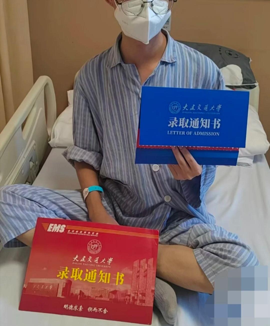 那个画詹天佑火车去“上学”的18岁安徽男孩离世了据悉，近日安徽的18岁一男孩，