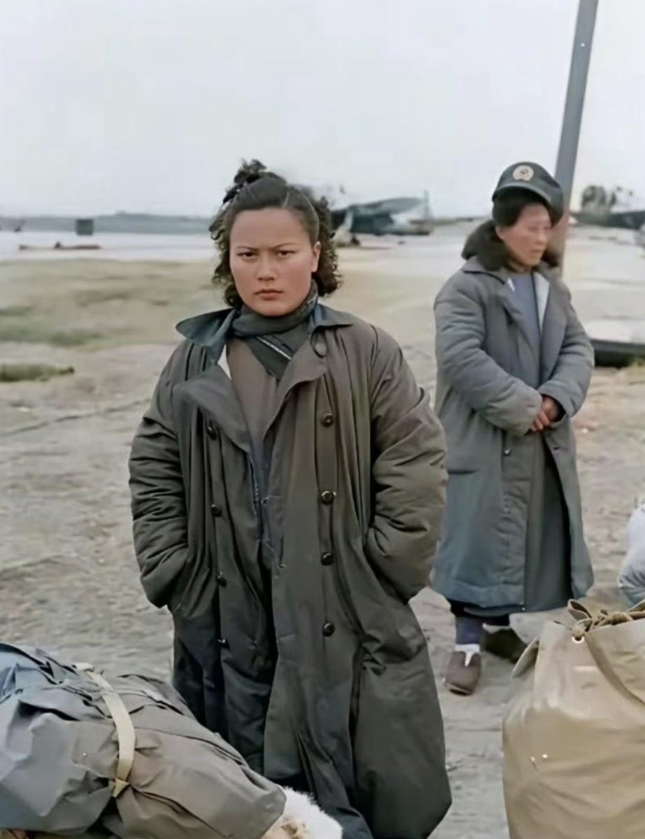 49年即将败退台湾的国民党女兵！装扮跟电影电视剧里差距较大。