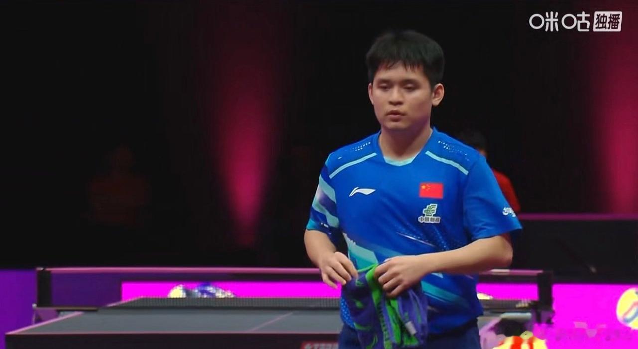 好样的小石头[加油]！第一局林诗栋🇨🇳11-8先胜张禹珍🇰🇷​​​！
