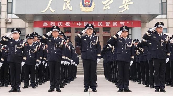 士官转业到公安系统，能成为行政编民警吗？士官服役满12年的，退役时可以选择安