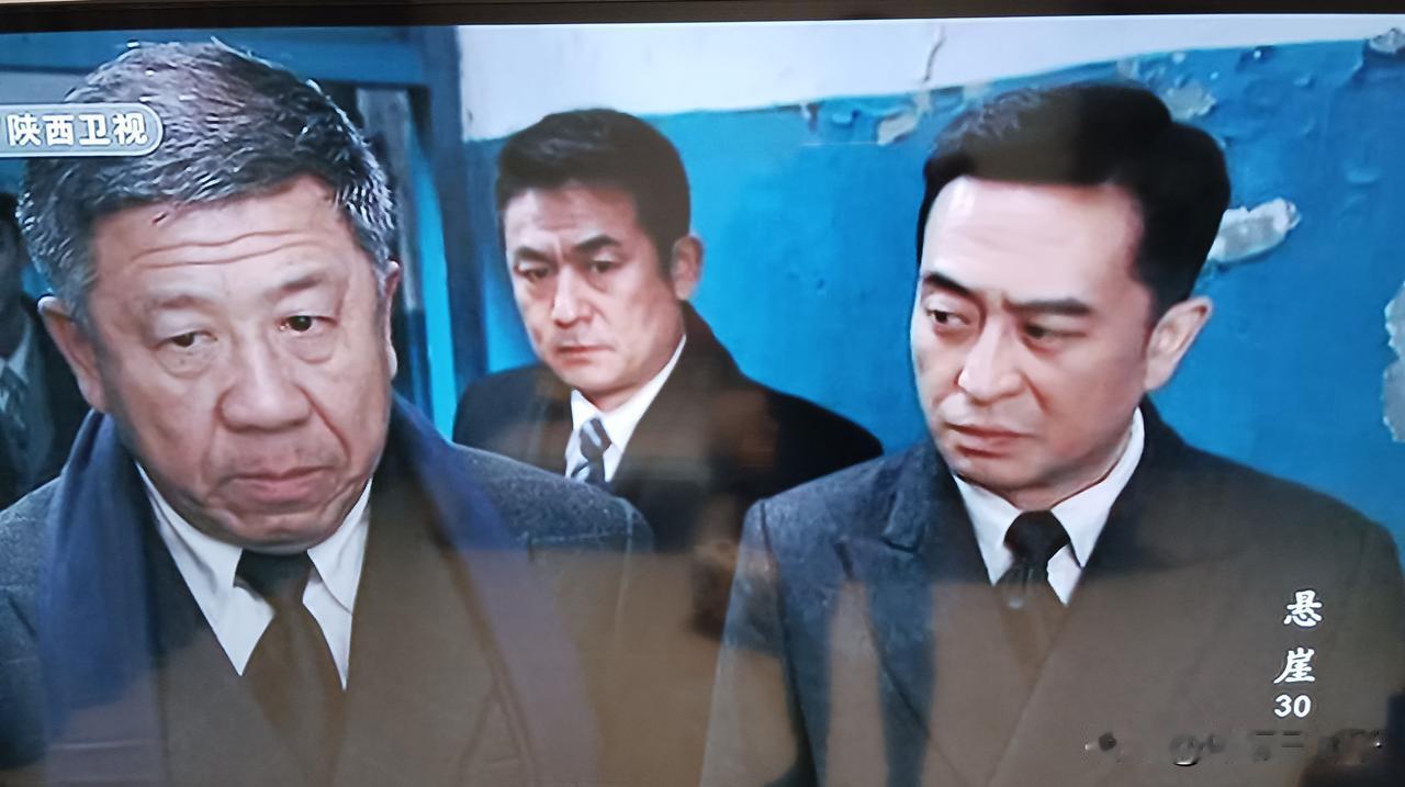 谍战片热播，热议，笔者这周连续不断看完三部比较热的《悬崖》，《风筝》，以及正在播