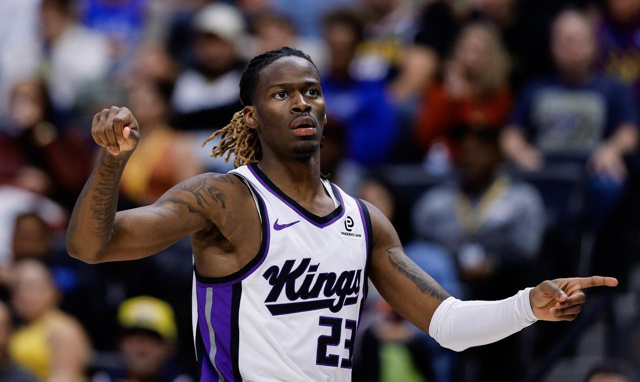 湖人寻求补强，国王替补后卫成为目标。美媒报道：湖人管理层有意得到国王替补后卫埃利