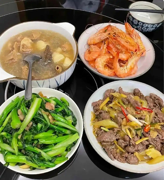 左边这部分是前妻弄出来的，右边这部分呢，是现在的老婆弄的。#丈夫抱怨没吃到鸡蛋女