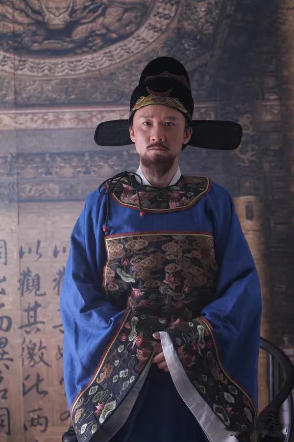 大明第一清官海瑞去世时，家中只剩几两碎银、几件破衣，连棺材都要同僚凑钱买。百姓罢