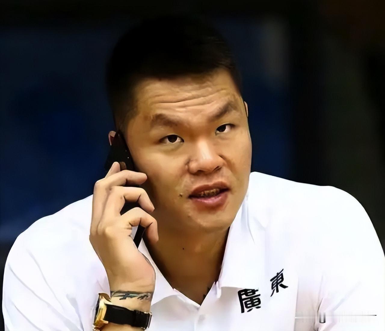 朱芳雨向杜锋提出要求！今晚19:35，广东男篮将在东莞主场对阵吉林男篮。据东莞