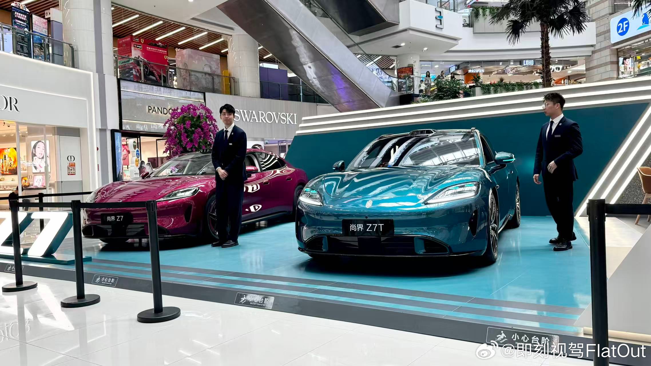 今天路过商场我看到了尚界Z7/Z7T终于有机会近距离看看了！是帅的！真的帅尚界Z