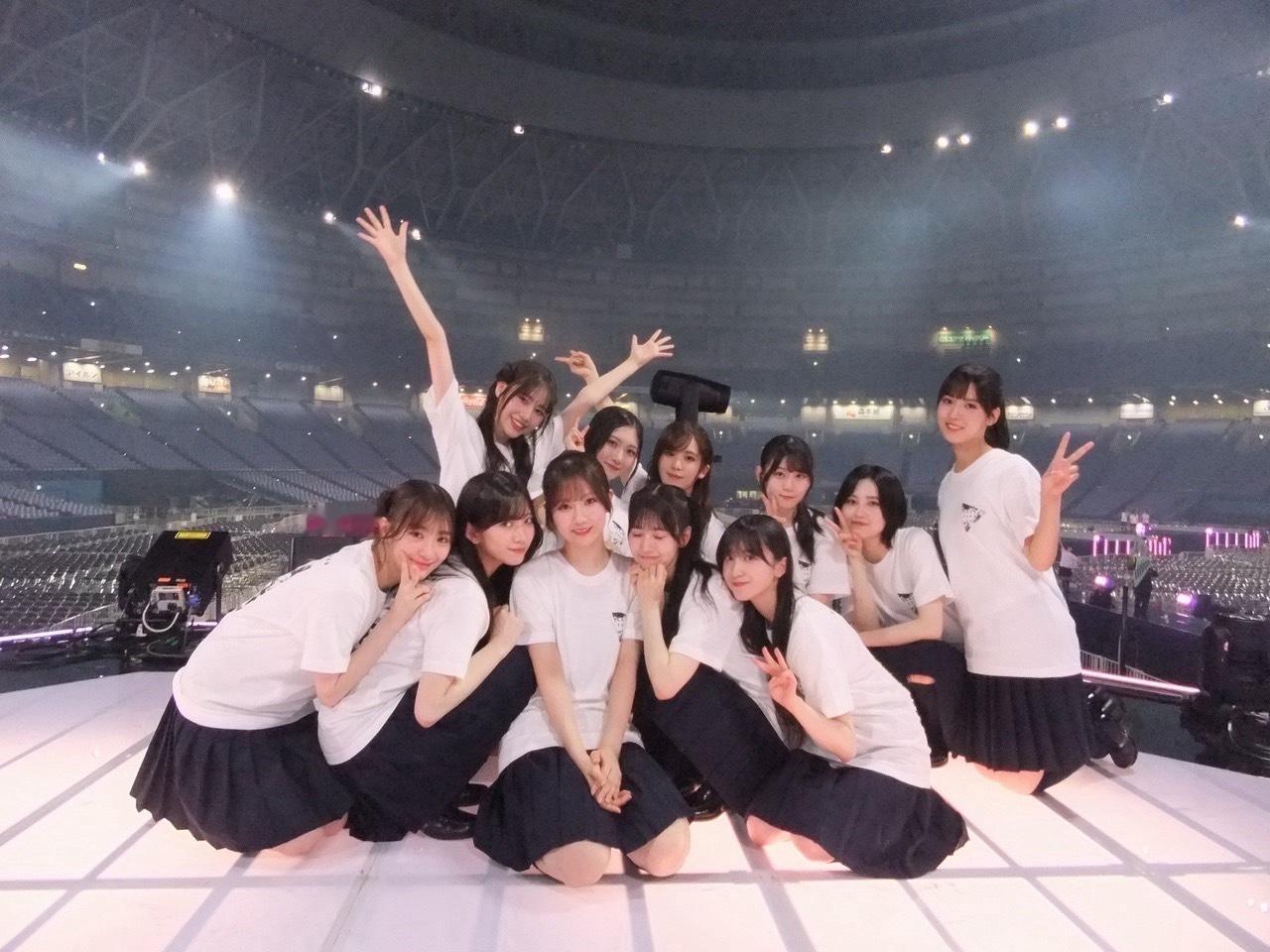 小田倉麗奈「愉快な三期生たち。青春ポーズだからって手足で星を作ったり、気合い入れ