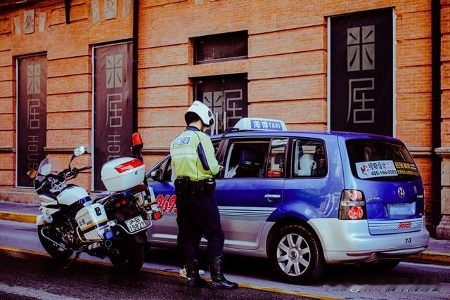 警车上写“公安”和“警察”有啥区别？内行人说别再傻傻分不清！