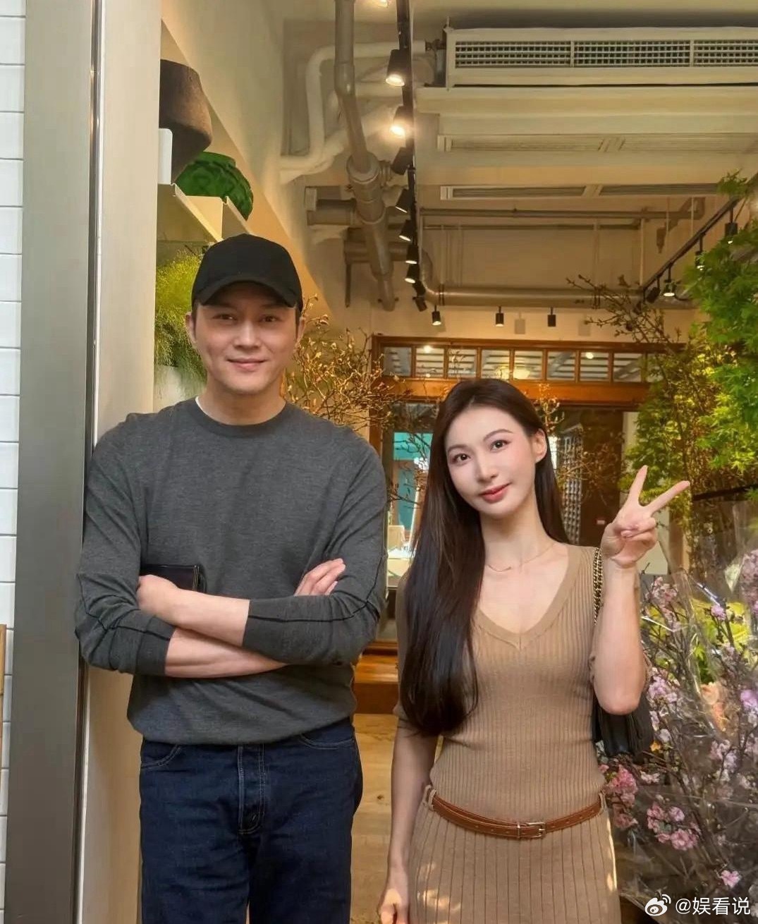 张智霖和路人合照很绅士