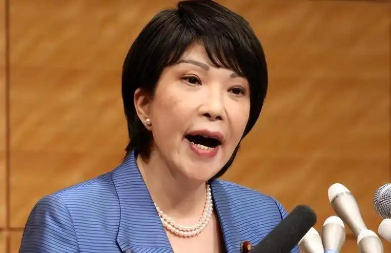 彻底破防！日本心凉了。7月19日，中俄舰队直奔冲之鸟礁，对着这片海域就是一顿实弹