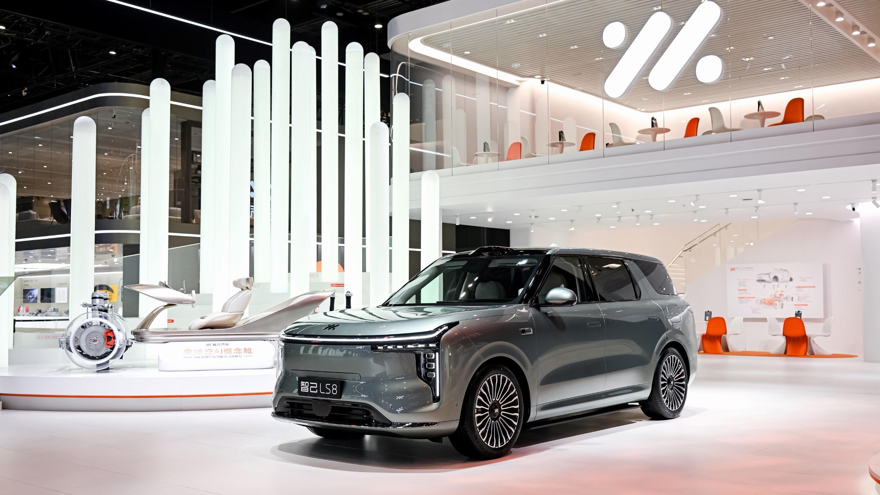 北京车展看了智己LS8！25万搭载同级唯一全线控四轮转向。辅助驾驶拥有L3级的感